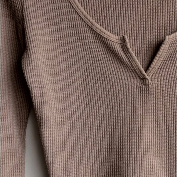 Aritzia TNA waffle knit Long Sleeve Top - Picture 2 of 5